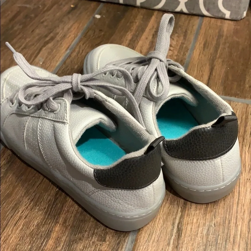 Old Navy Kids or Boys Size 3 Basic Everyday Gray Sneakers Casual NWOT EUC